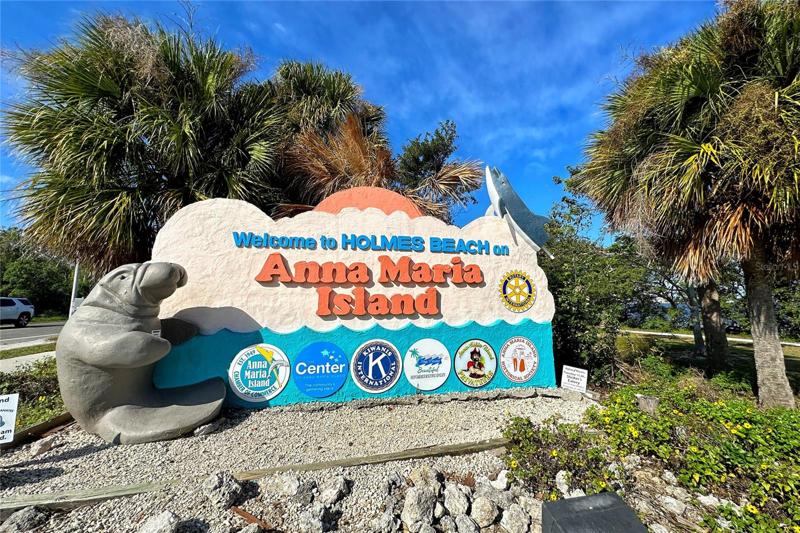 Welcome to Anna Maria Island sign as you enter the island.