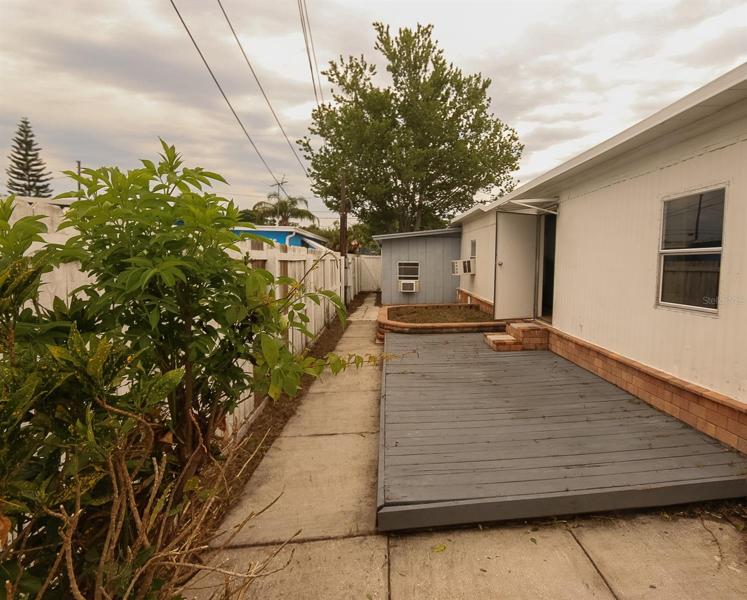 Side deck