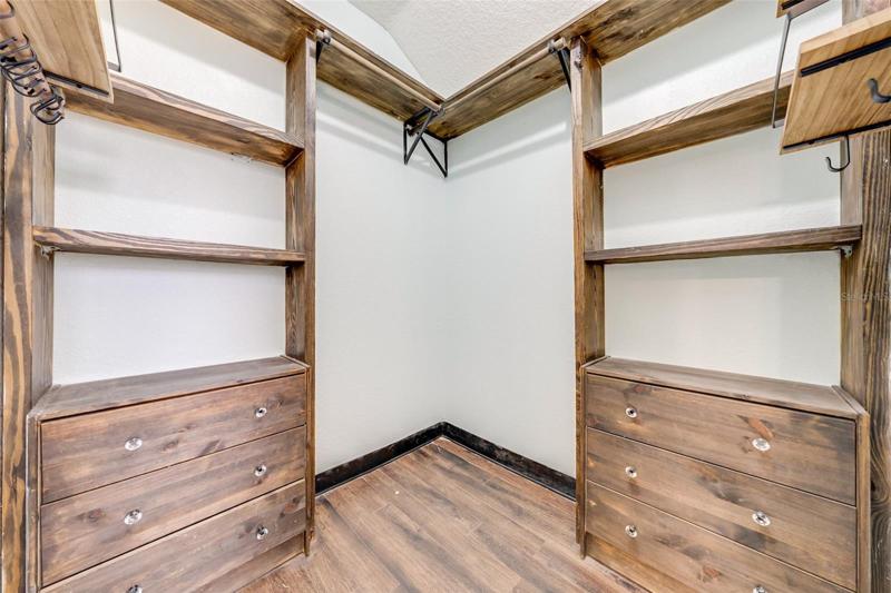 Walk-in Closet