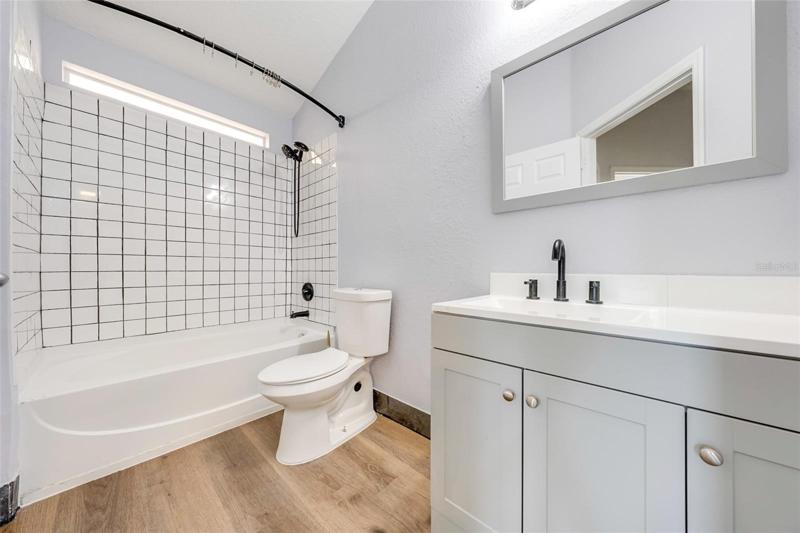 Full Common Bath