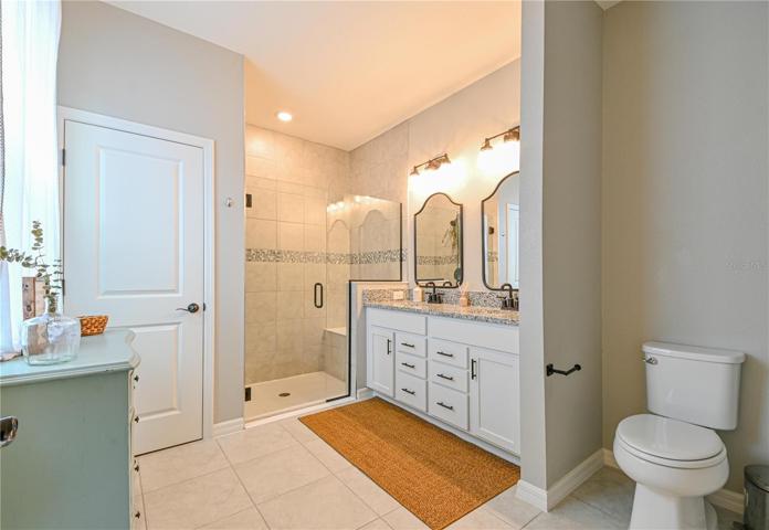 Huge sacious kitchen with Quartz countertops & many upgrades