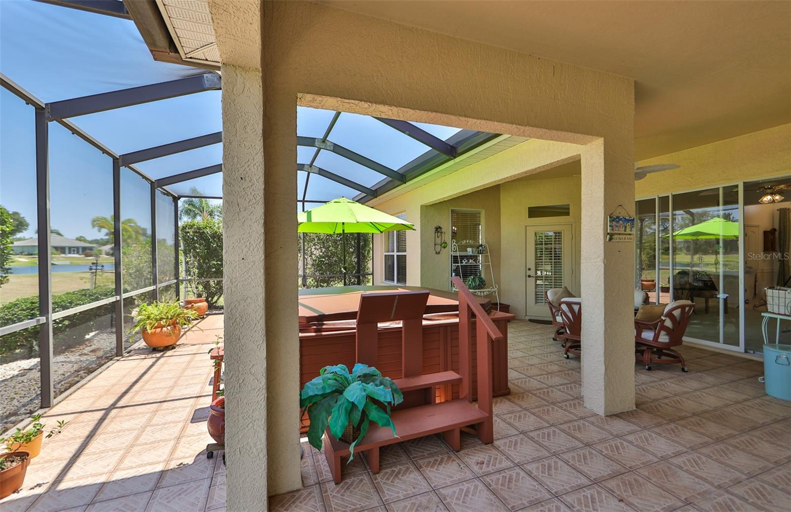 Rear Screened Lanai Working Newer Hot Tub