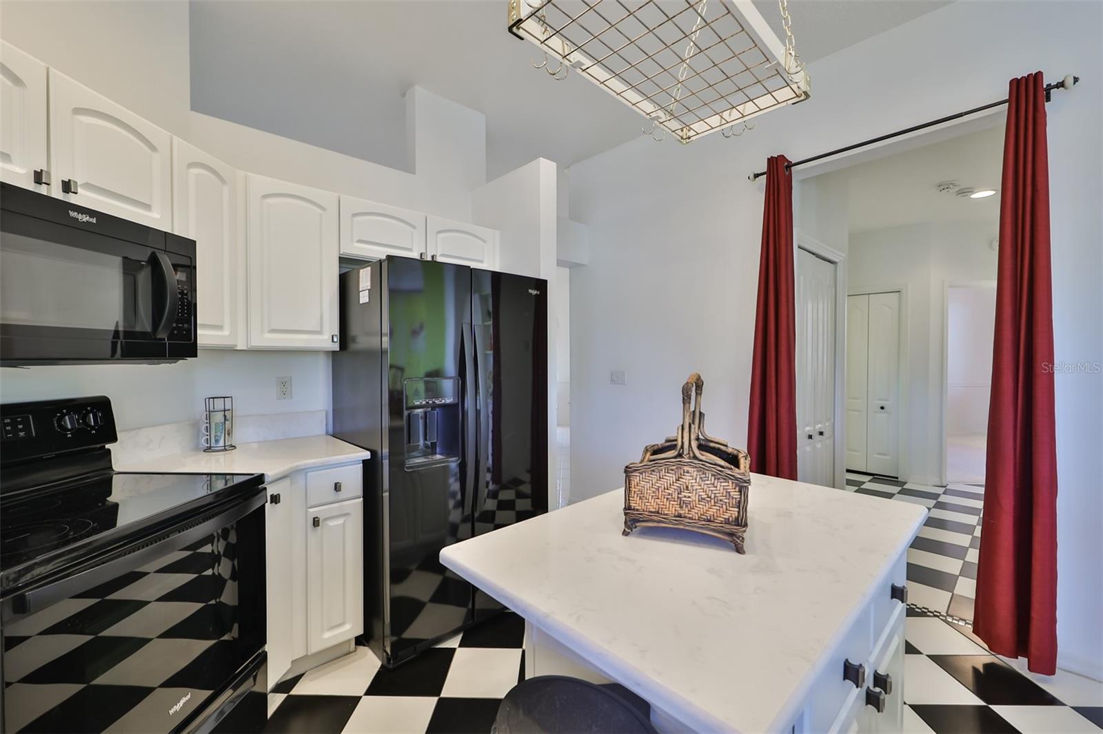 Centrally Located Kitchen &amp; Guest Wing