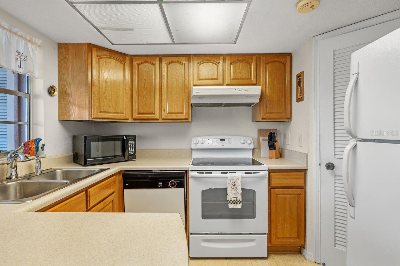 right Corner walk in pantry/storage