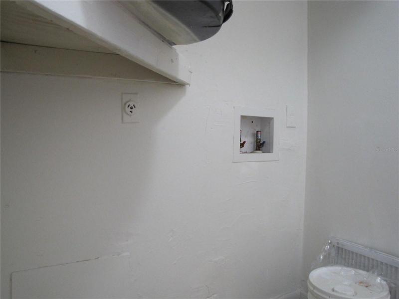 Washer & Dryer Hookups