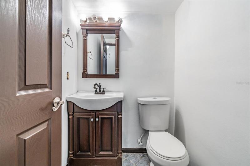 Guest 1/2 Bathroom
