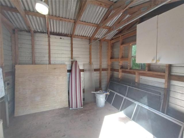 OUTDOOR LAUNDRY ROOM