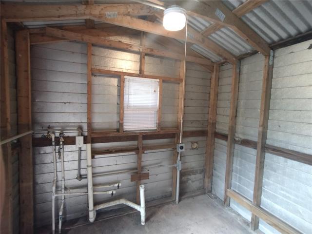OUTDOOR LAUNDRY ROOM