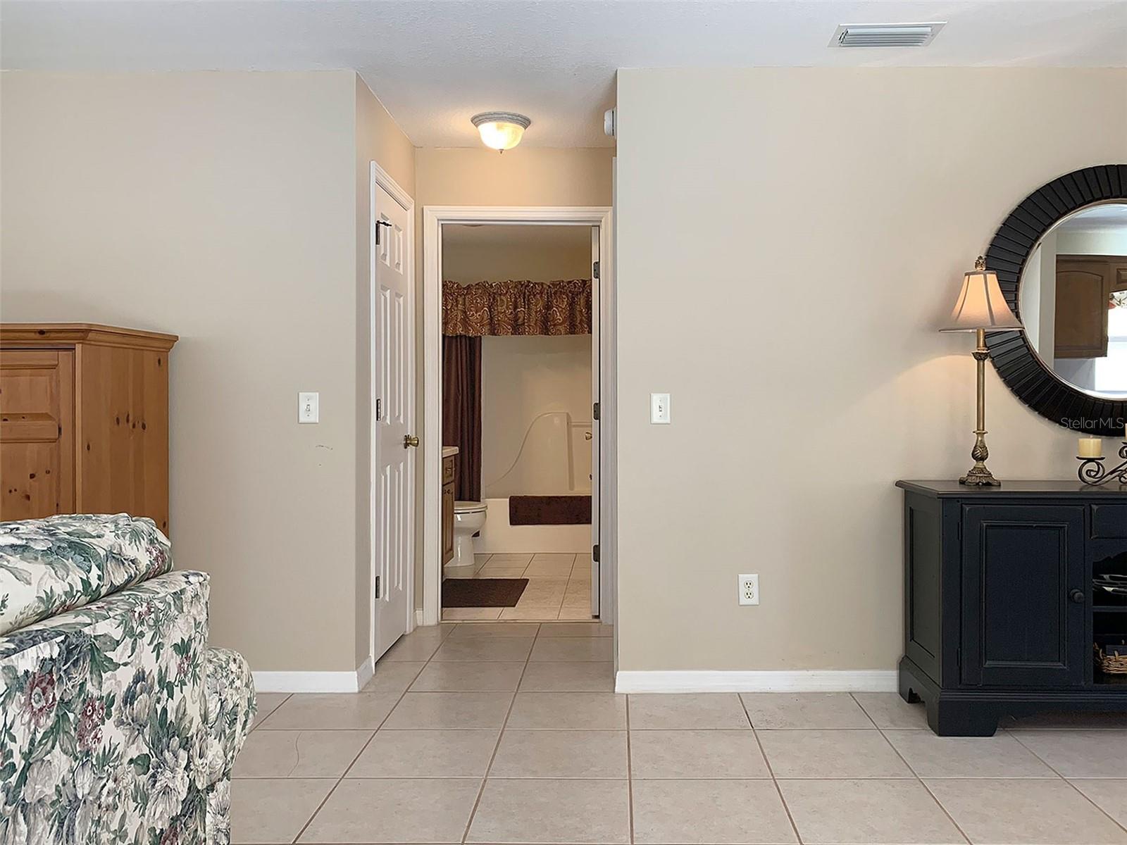 HALL CLOSET (HALL TO 2ND BATH)