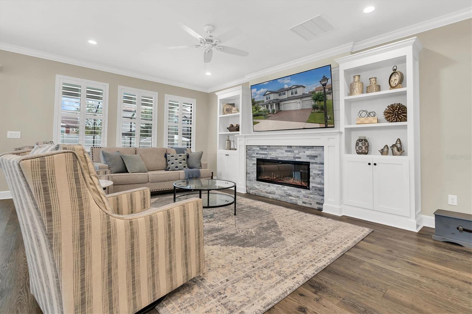 OPEN FLOOR PLAN FOR ENTERTAINING