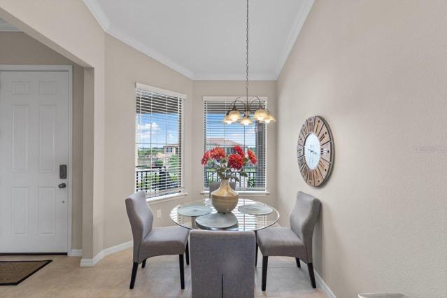 Eat-in Kitchen/ Dinette