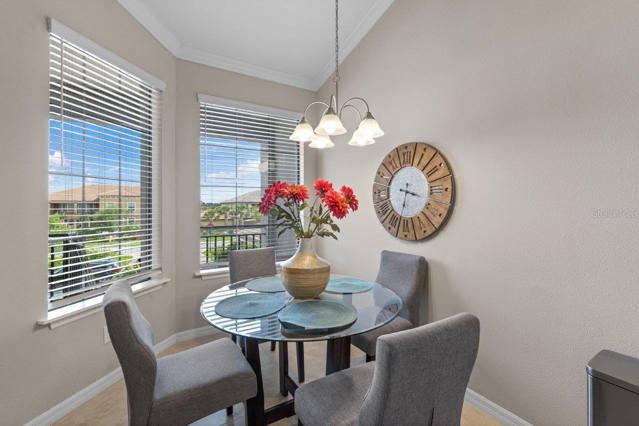 Eat-in Kitchen/ Dinette