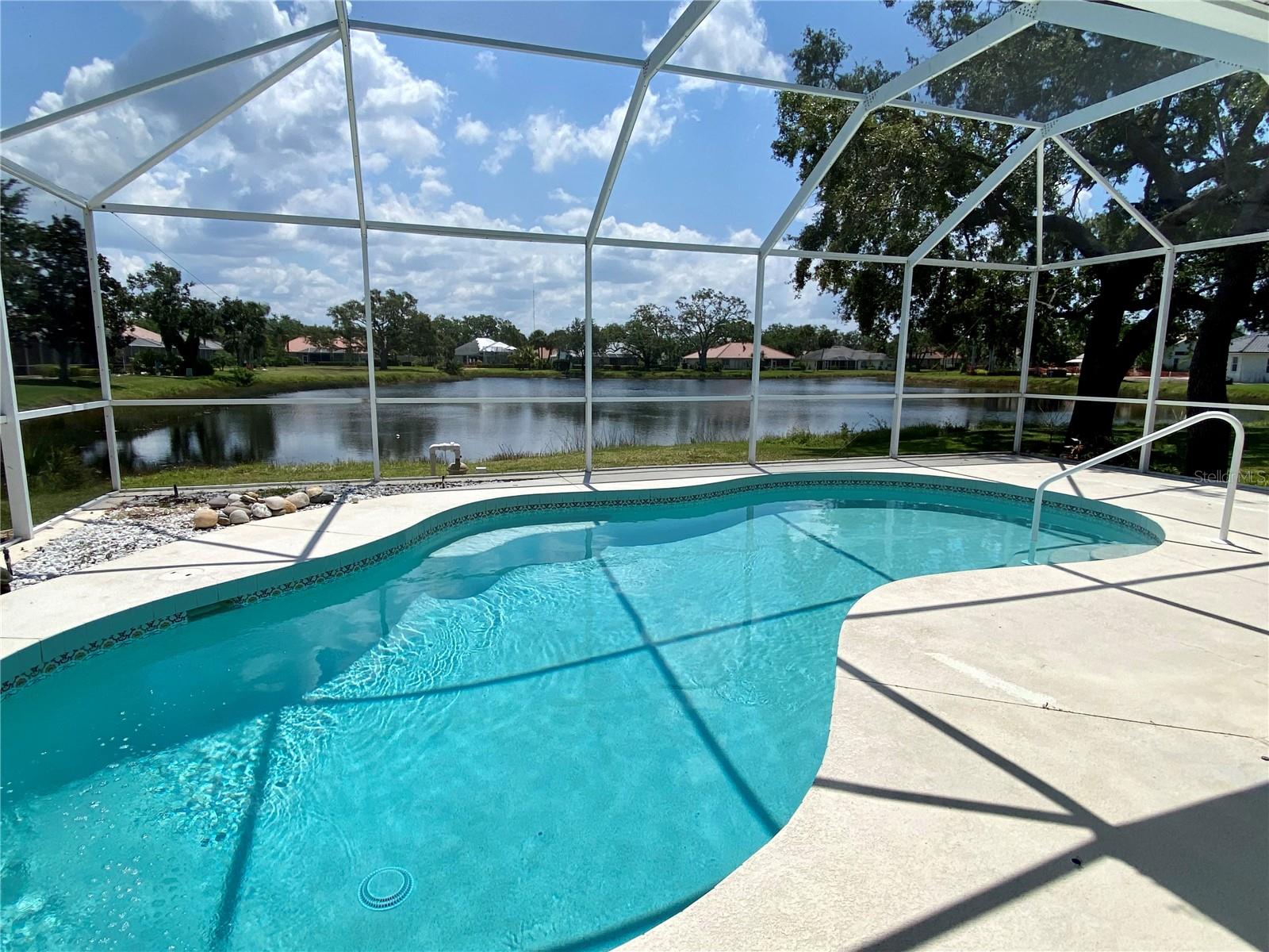 159 Grand Oak Cir Venice, FL 34292 Hidden Lakes Club, Lakefront swimming pool home