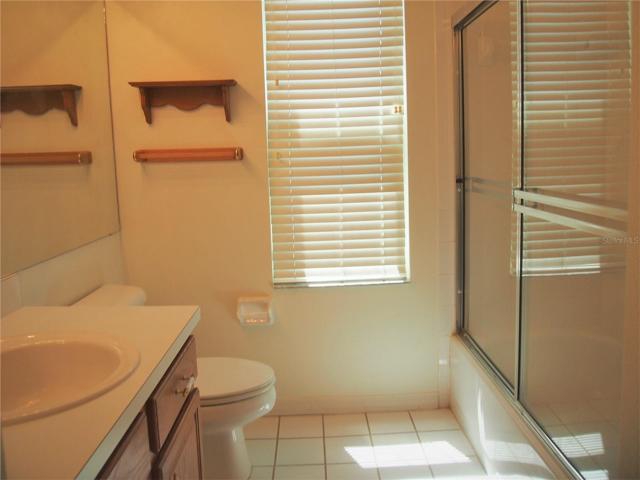 2nd bath and tub w/shower