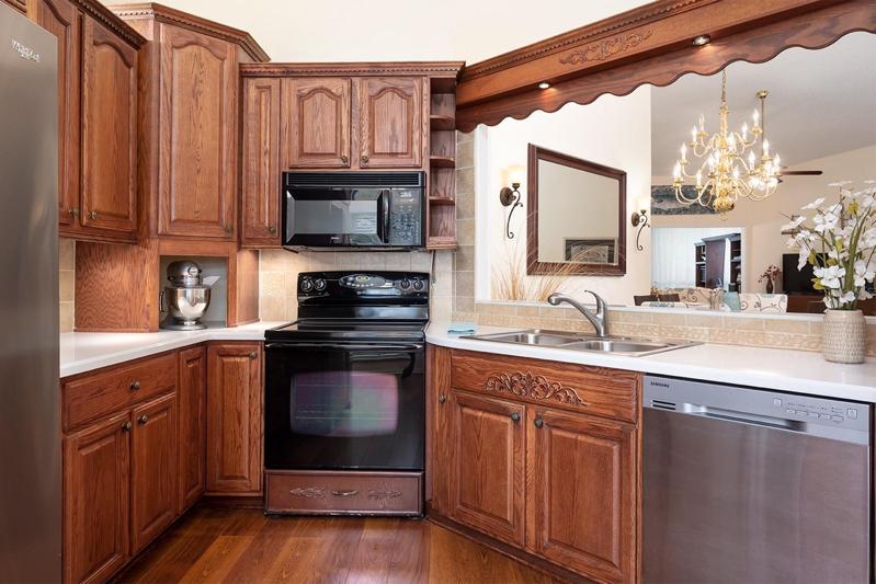 Plenty of room for preparing your favorite culinary creations and never miss the activity with this open space.