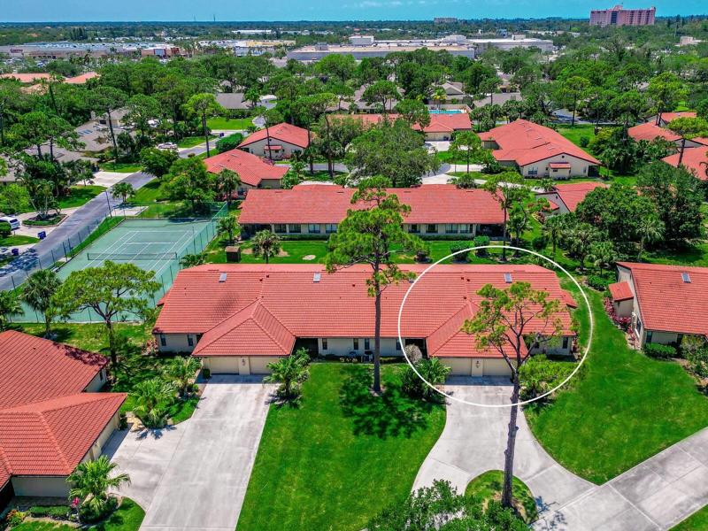 Village des Pins community