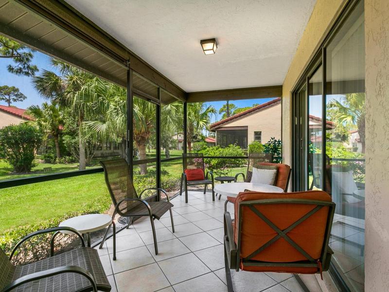Lanai to capture the breeze faces south