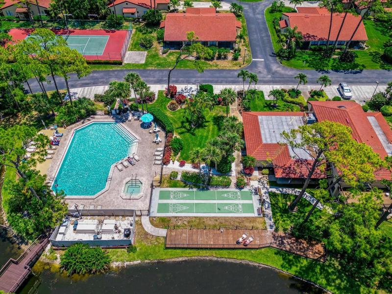 Community pool, tennis, shuffleboard, club house, spa