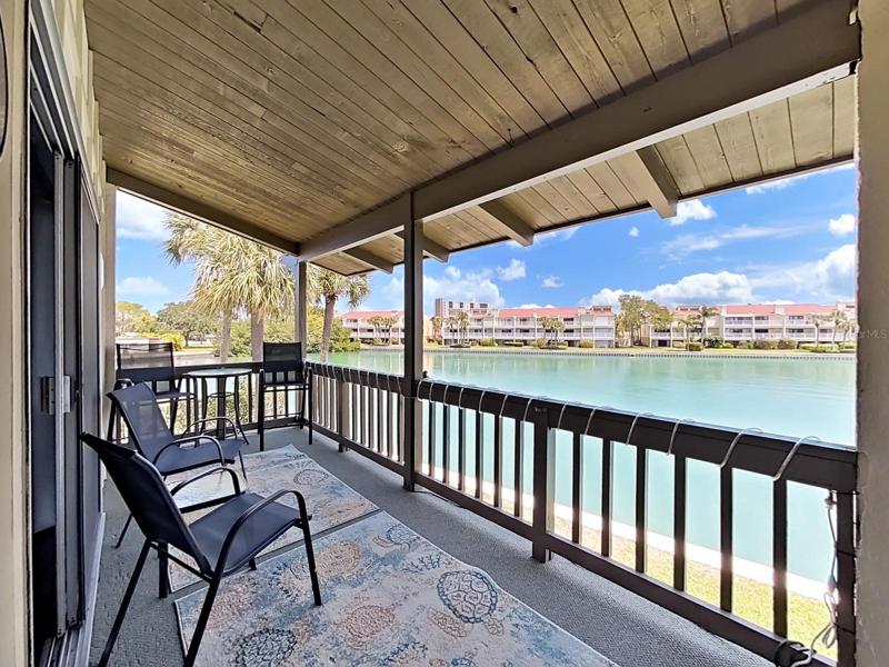 Relax overlooking the Intracoastal!