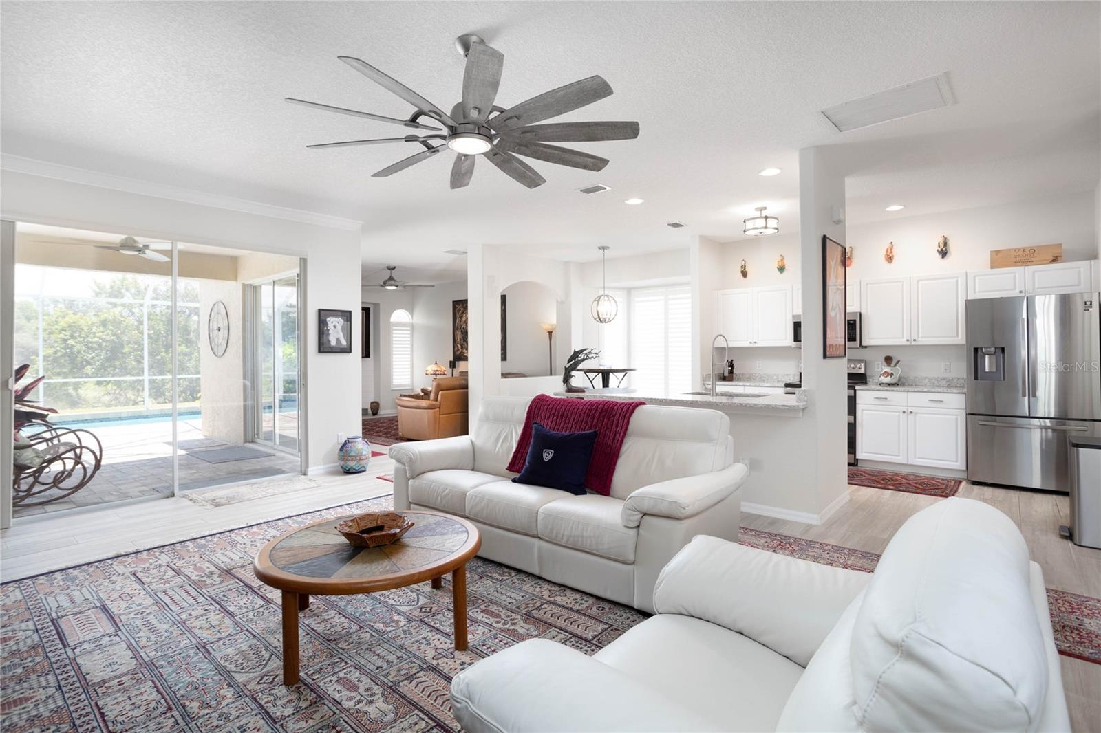 Living Room facing lanai