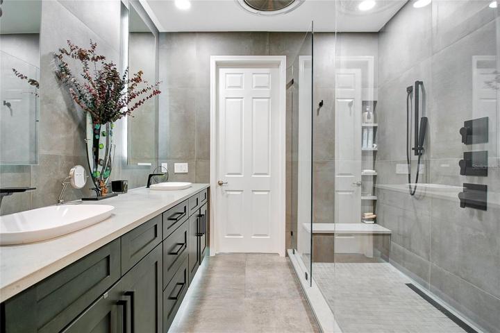Master shower w/seamless glass enclosure