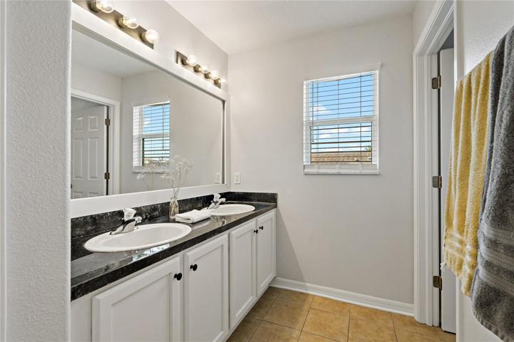 Upstairs Full Bath #2