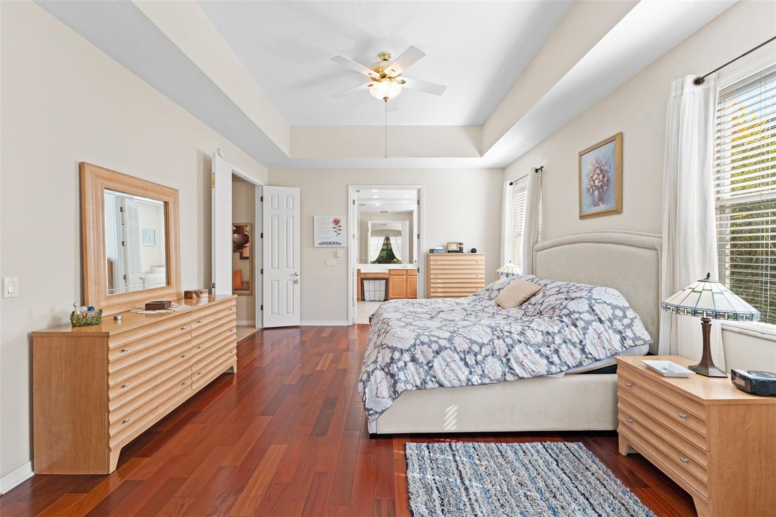 Master suite with en suite bathroom