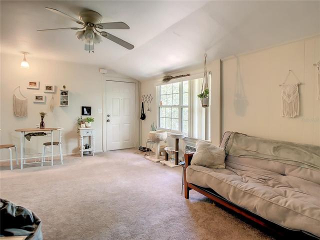 Unit #3: 1/1 upstairs unit