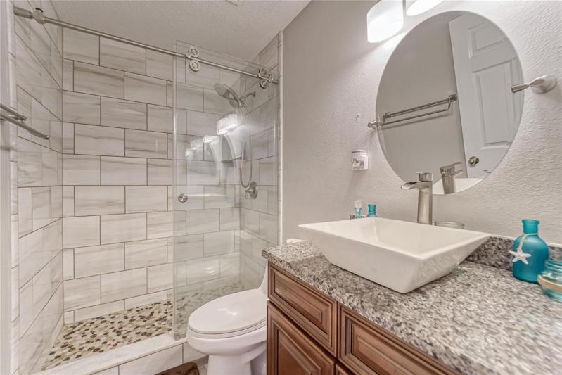Upstairs full bathroom