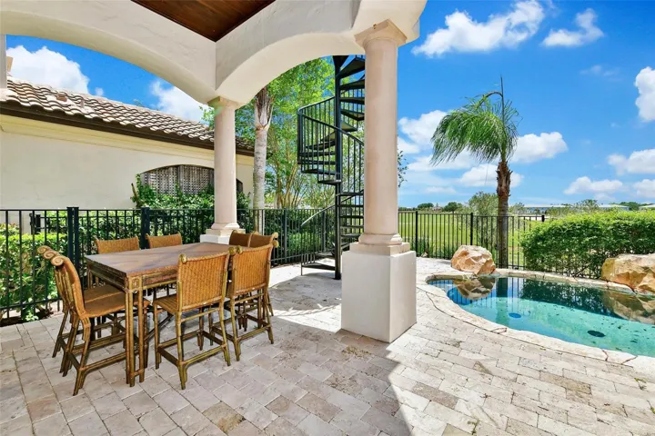 Poolside Dinning.