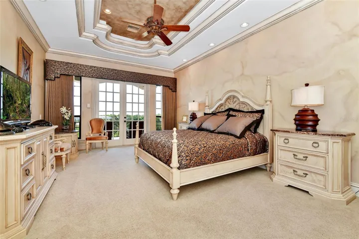 The Elegance Continues, more Superb Architectural Features.