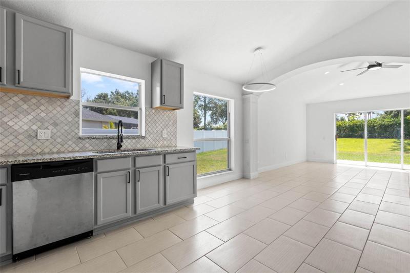 KITCHEN/FAMILY ROOM