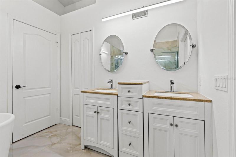 MASTER BATHROOM SUITE
