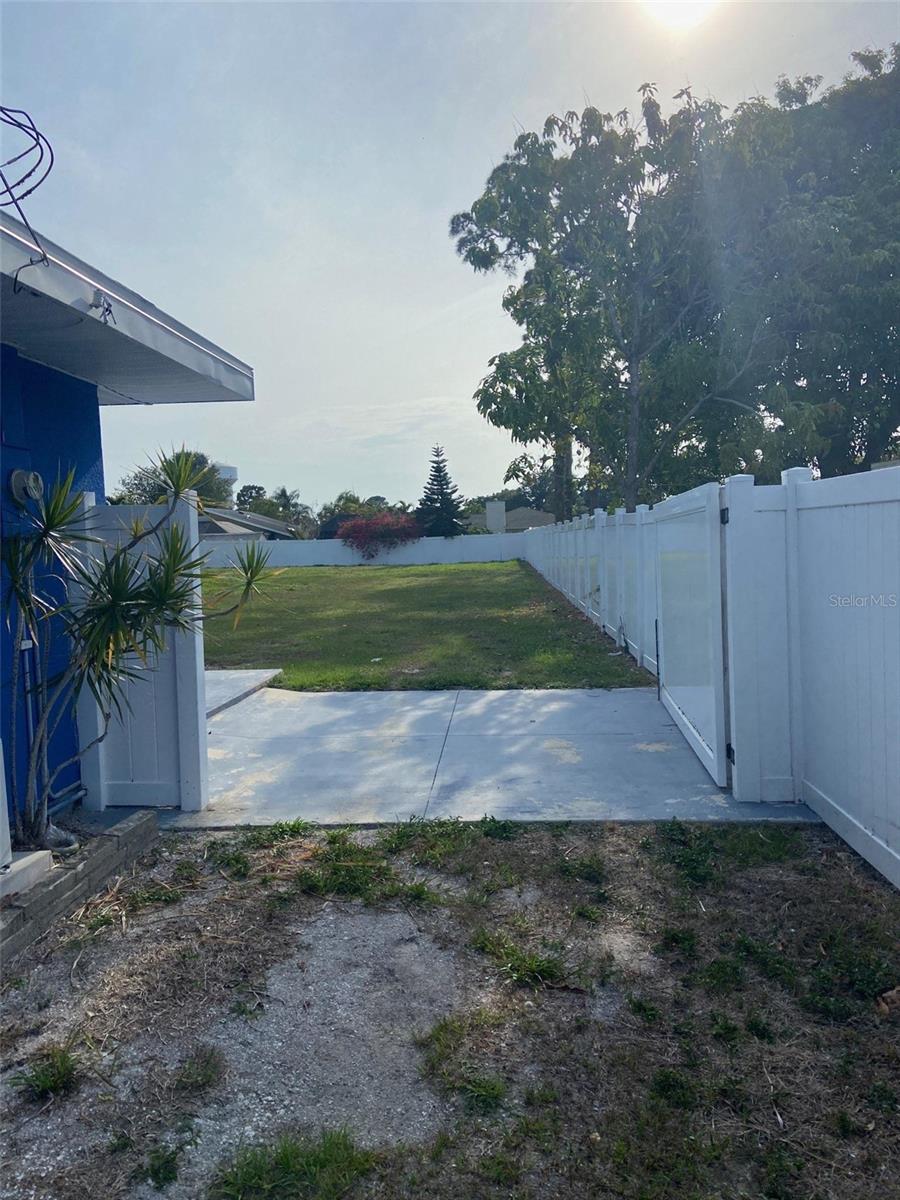 Side gate open