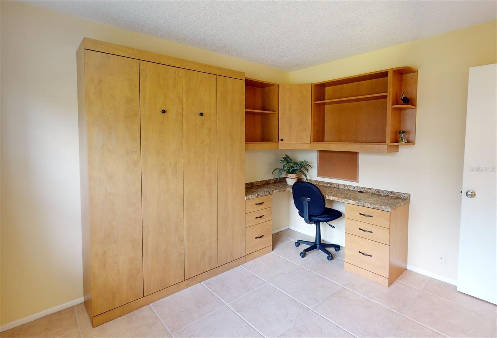 Guest room / home office