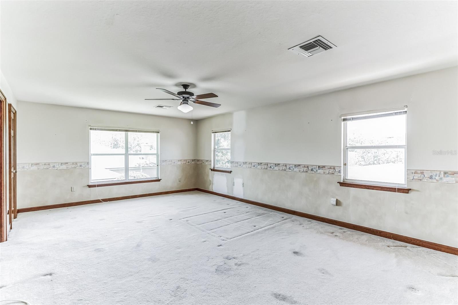 Unstaged Primary Bedroom