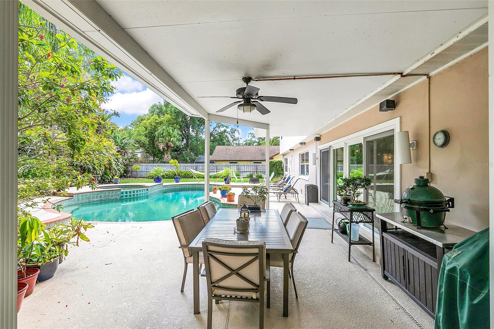 Large Pool/Spa/ Fenced Lot