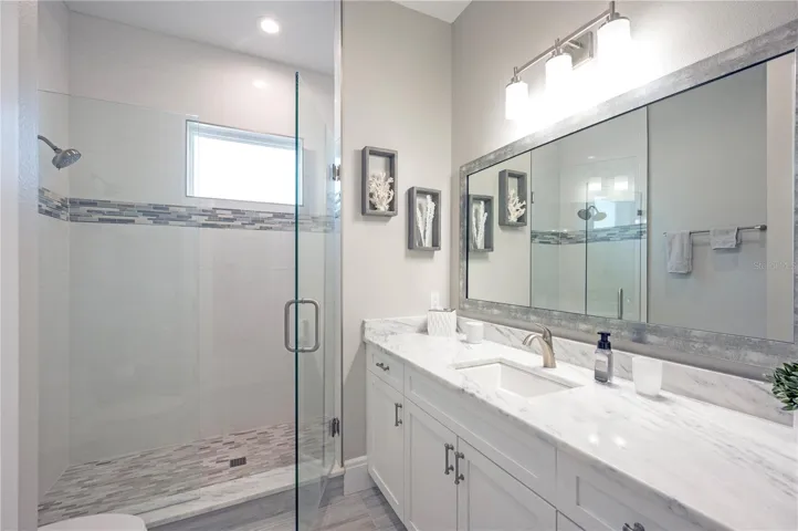 Gulf Front Bedroom Full Bathroom