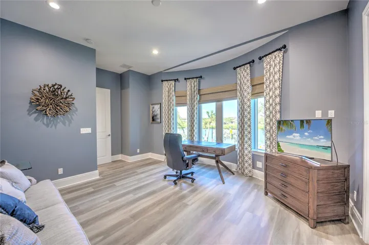 Bedroom/Office