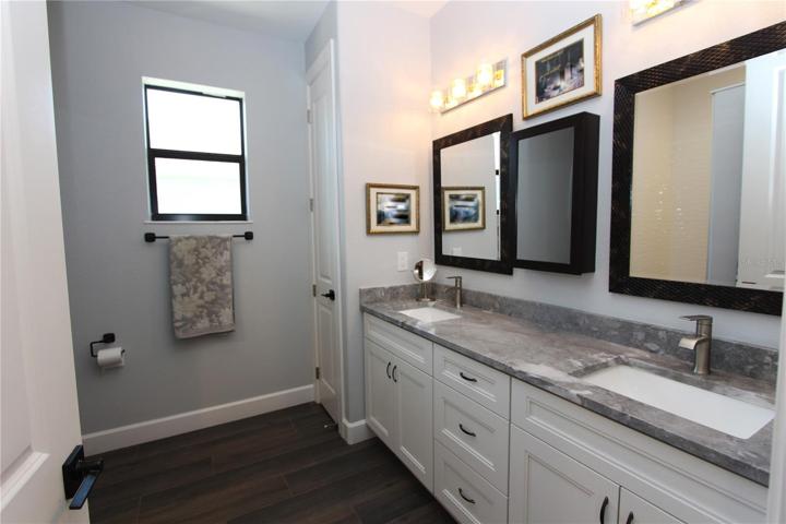 Master Bathroom - view 2