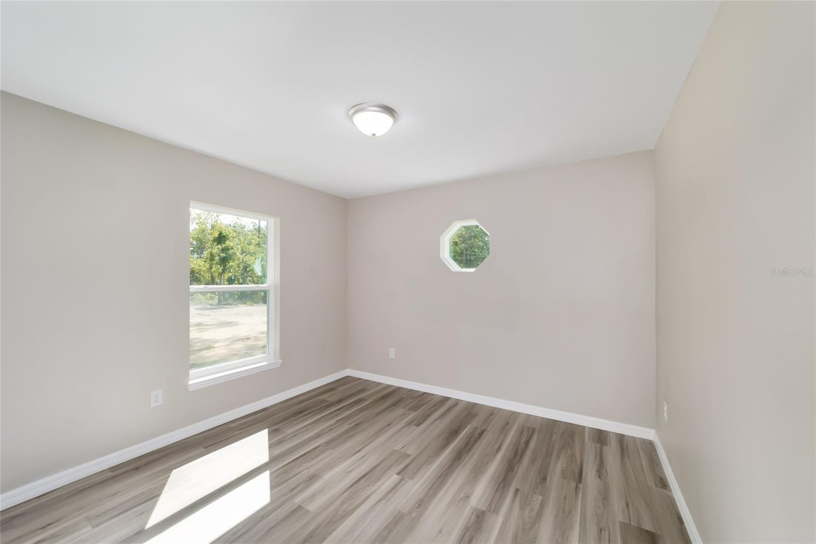 Guest room 1 of 2