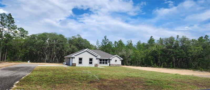 8205 SW 125th CT RD Dunnellon with hose sprinkler