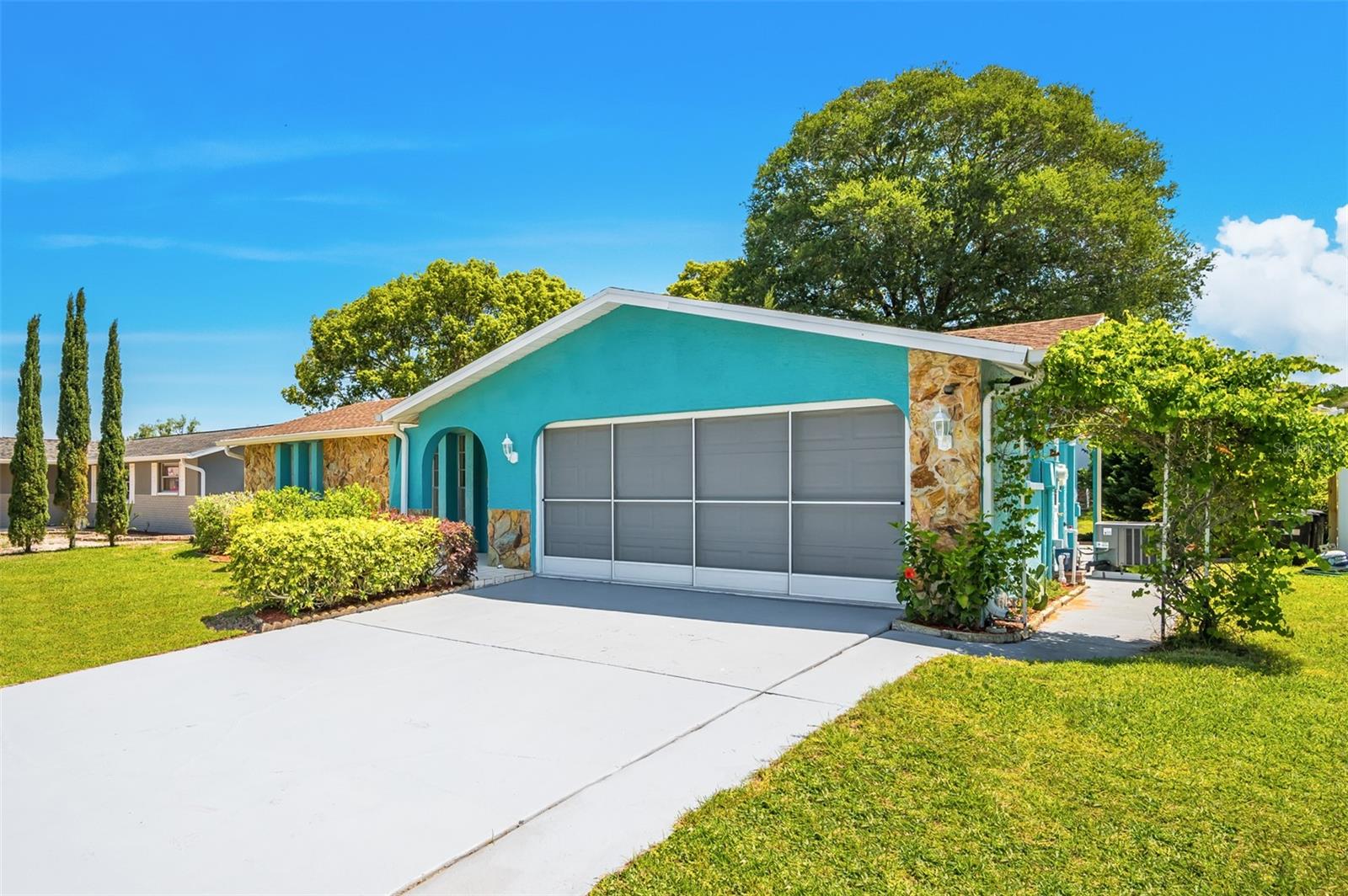 Enjoy your Garage area more, with the "Lifestyle Screen."