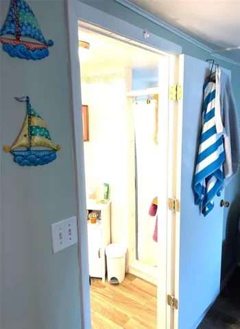 entrance into the 2nd bathroom. Located near the FL room.