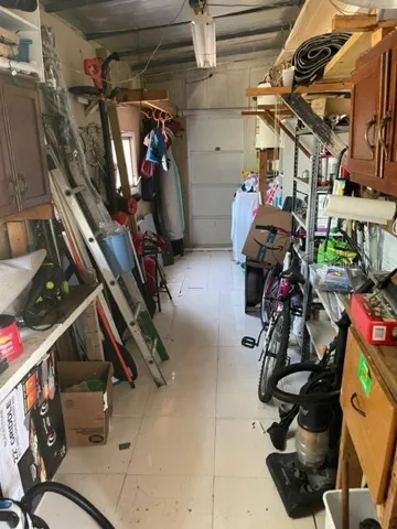 Large..22x6. Workshop/shed area.