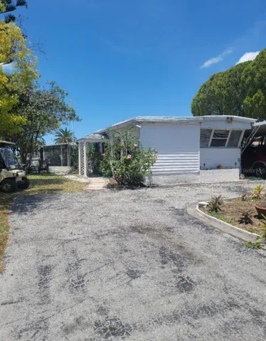 Lots of drive way. And a U shape drive way as well!
