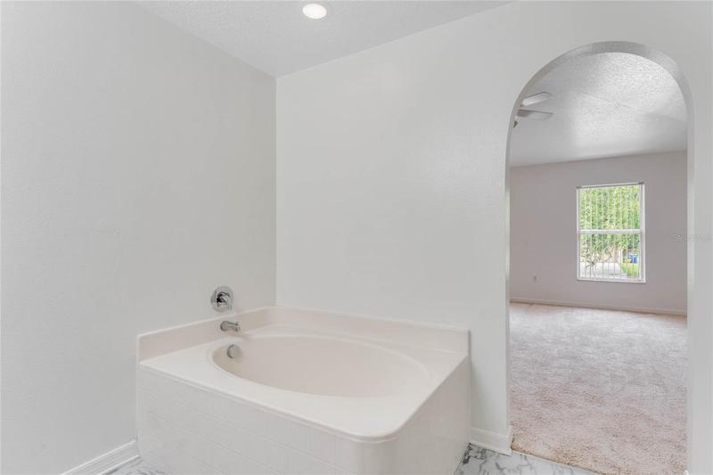 Master En-suite Bath