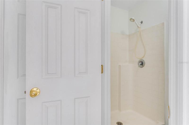 Master En-suite Bath