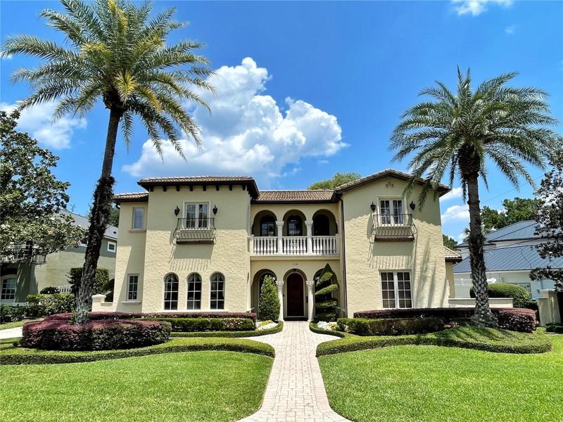 Stately elevation