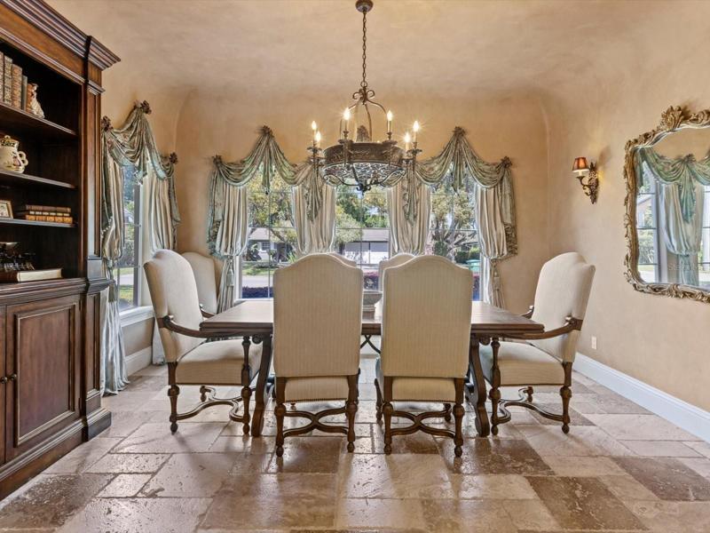 Luxurious dining room